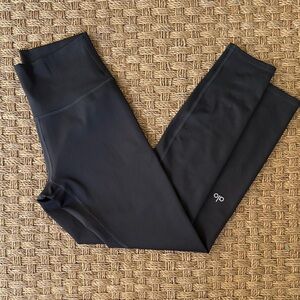 ALO Yoga AIRLIFT Leggings size medium in Anthracite gray